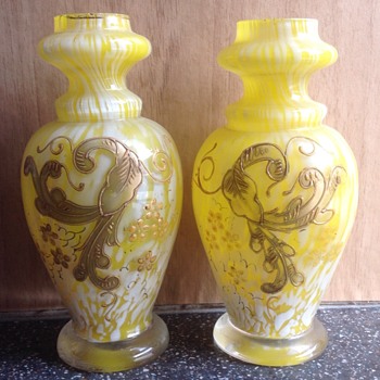 A pair of small Bohemian vases. - Art Glass