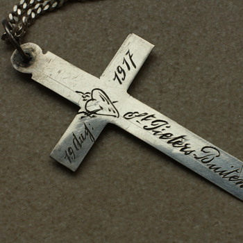 Silver WWI memento cross