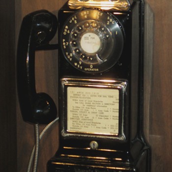 1960's Automatic Electric payphone - Telephones