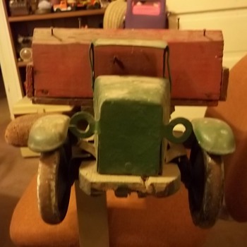 VINTAGE MODEL TRUCK - Model Cars
