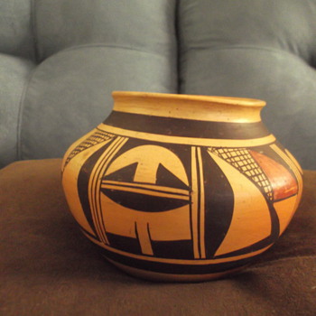 Hopi pot by Fannie Nampeyo