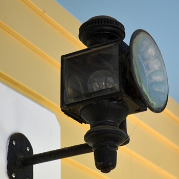 Not sure whether these are carriage lights or train lights... - Victorian Era