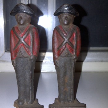 British soldier (cast iron) - Military and Wartime