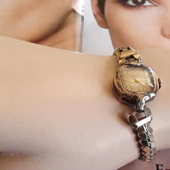 Vintage 1940s ?? Bulova Ladies Watch Gold  I'm not sure Year? Gold fill? - Wristwatches