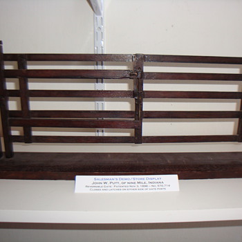 REVERSIBLE GATE - PATENT MODEL - Advertising