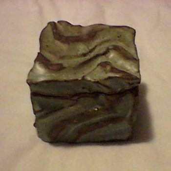 CUTE  STONEWARE BOX