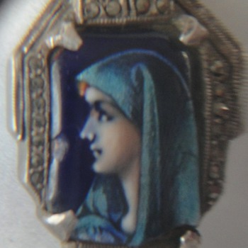 A superbly crafted original LIMOGES  enamel pendant  - Fine Jewelry