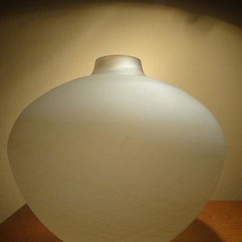 CALVIN KLEIN HOME VASE  - Art Glass