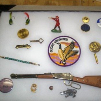 SOME MORE OF MY ODDS AND ENDS. PINS,COINS,LEAD HUNTER. - Medals Pins and Badges