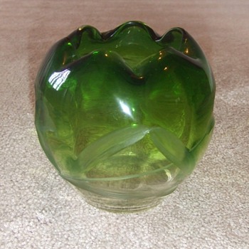 Cut glass rose bowl with flowers - Art Glass