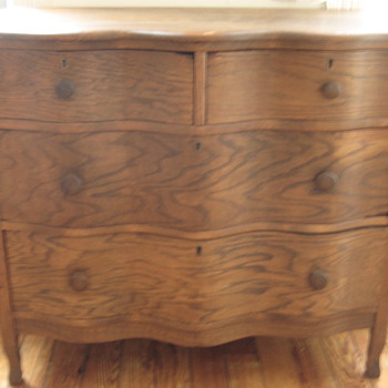 MY fellow collectors!! Please help me identify this dresser!! I love it but am not sure of its history. - Furniture