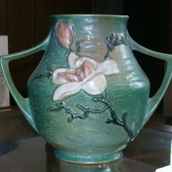 Roseville Magnolia Vase 91-8 - Art Pottery
