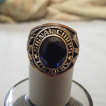 4 Graduation Rings out of Flea Market - Fine Jewelry