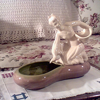 The lady at the well mystery - Art Pottery