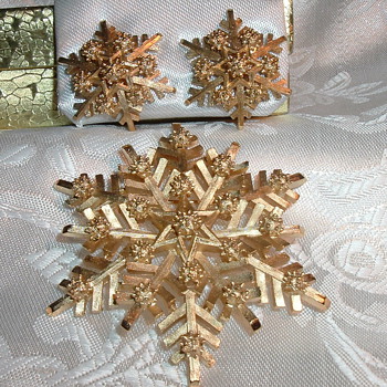 Crown Trifari Snowflake Brooch & Earrings