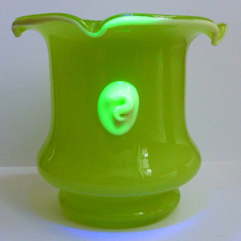 Kralik Tango Lime Green Vase (UV Reactive) - Art Glass
