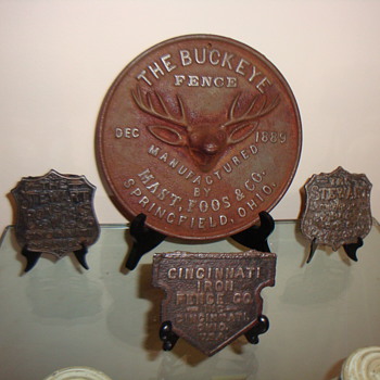 EARLY 20TH CENTURY FENCE BADGES - Advertising