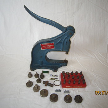 Late 1940's Postwar Lionel Train Service Station Rivet Press Tool Set ST-350