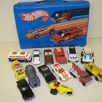 1975 Mattel Hot Wheels case with mixed vehicle collection + Matchbox - Model Cars
