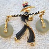 ORIENTAL MAN & BASKET VINTAGE BROOCH
