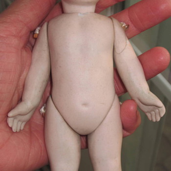 who is this little doll and is this the right body?