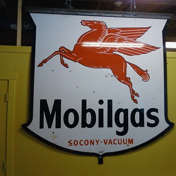 Mobilgas Socony Vacuum Porcelain Shield