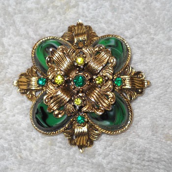 VINTAGE FAUX JADE 3D BROOCH - Costume Jewelry