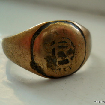 Is this a signet ring or something else? - Costume Jewelry