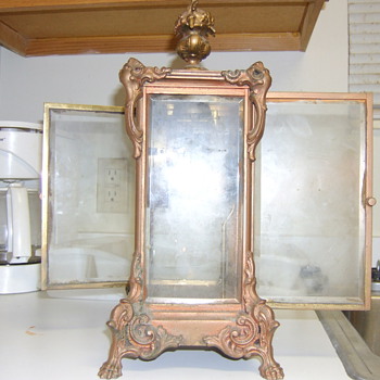 antique gilbert clock dont know the value