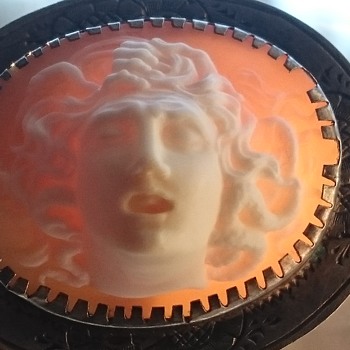 Medusa high relief shellcameo brooch - Fine Jewelry