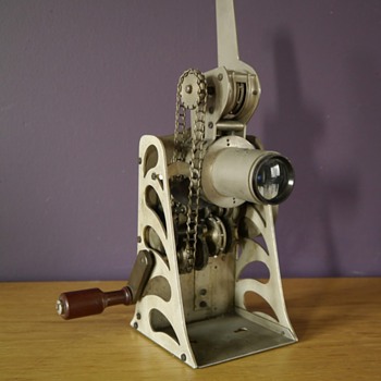 Kretzscmar (?) 17,5mm movie projector 1905 - Cameras