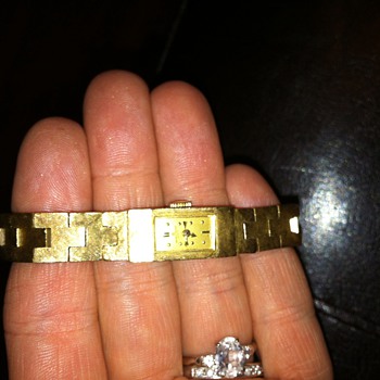 Baume Mercier Ladies 14k gold watch