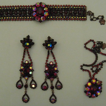 THANKYOU SCANDINAVIAN_PIECES FOR THE BEAUTIFUL -MIKEY LONDON JEWELS,AND A BIG THANKYOU TO SCANDINVIAN PIECES:) 