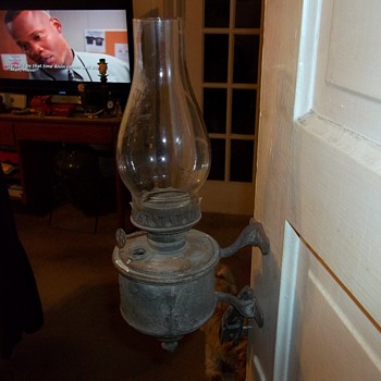 VINTAGE KEROSENE LANTERN