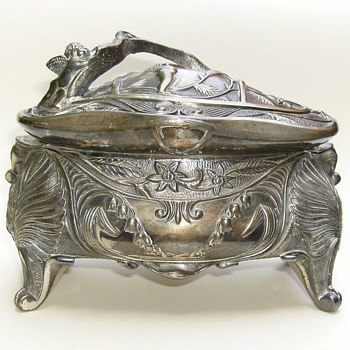 A Favorite Jewel Box Manufactured by P.A. Coon c1908 - Art Nouveau
