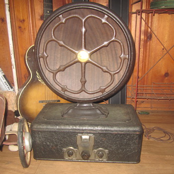 Crosley showbox with Atwater Kent speaker - Radios