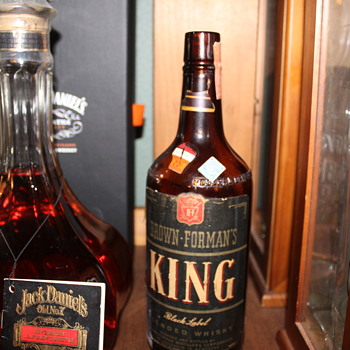 1947 4/5 quart Brown-Forman King Black label cork top bottle - Bottles