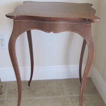Very fine french country table wonderful lines - Furniture