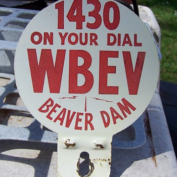 WBEV RADIO BEAVER DAM WI 1950s LICENCE TAG TOPPER SIGN