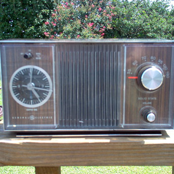 1969 GENERAL ELECTRIC CLOCK RADIO, NEW IN BOX! - Radios