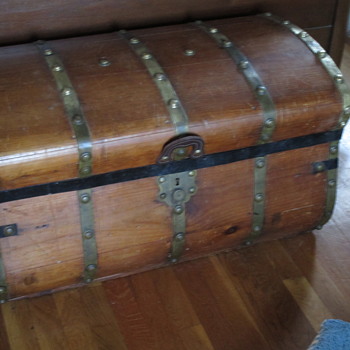 Jenny Lind 32 Inch Five Brass Band Trunk - Furniture