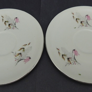 Royal Dutchess Mountain Bell Saucers