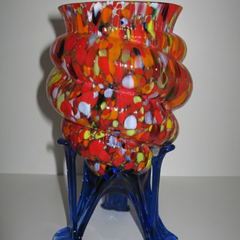 Kralik circa 1930 Shell / Cornucopia vase with a Rare End of Day Mottled decor finely Ribbed Glass and Cobalt Strutted Feet - Art Glass
