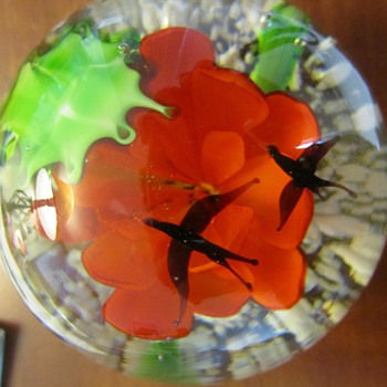 red flower with black birds paperweight - Art Glass