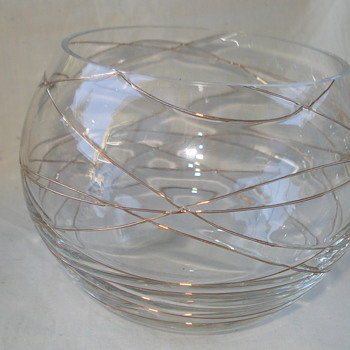 GLASS BOWL WITH GOLD SWIRLS ? - Art Glass