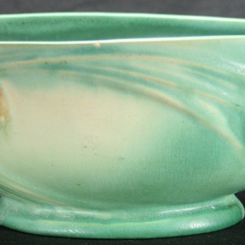 Roseville Pottery #279-9 Green Pinecone Bowl 