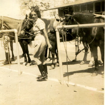 Army Women 1920s..California or Hawaii - Military and Wartime