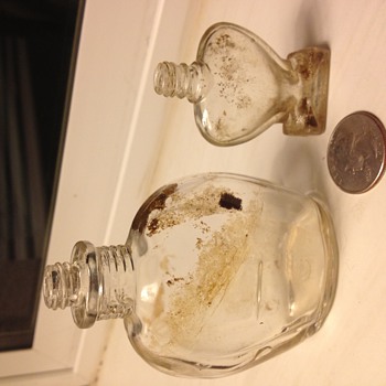 Vintage perfume bottles - Bottles
