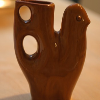Bird of unknown origin - Art Pottery