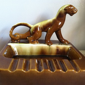 Panther/Jaguar ashtray 1940's - Art Pottery